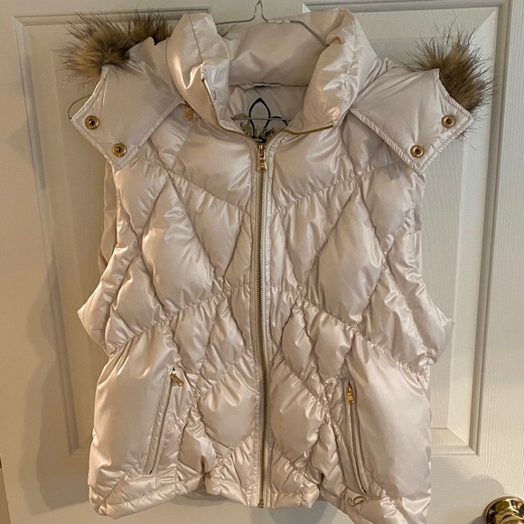 Guess Cream Puffer Vest with Faux Fur Trim - Picture 2 of 13